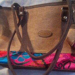 STUNNING GUATEMALA EMROIDERED BOTTOM PURSE/COIN PURSE.